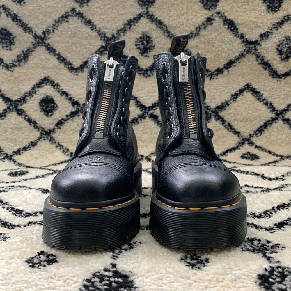 Dr. Marten’s Sinclair Platform Boots Size 7 (US)